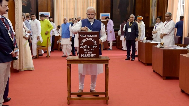 Iranpress: انطلاق عملية التصويت في الهند لانتخاب الرئيس المقبل