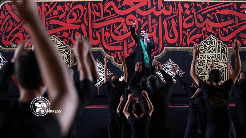 Iranpress: انطلاق مراسم العزاء الحسيني (ع) في جميع أنحاء إيران