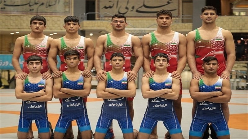 Iranpress: المنتخب الإيراني لـ المصارعة الرومانية للناشئين بطلًا للعالم 