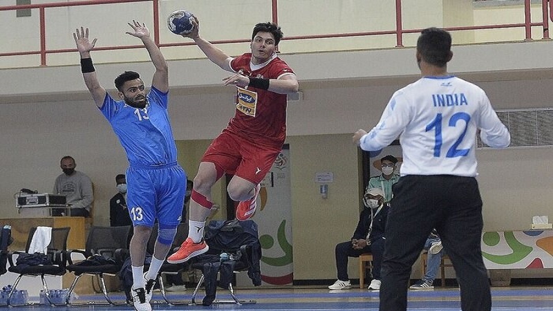 Iranpress:  إيران تهزم الهند في منافسات البطولة الآسيوية لكرة اليد