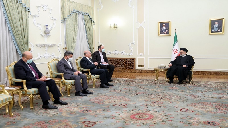 Iranpress: الرئيس الإيراني: تعزيز العلاقات بين السعودية وإيران يصب في صالح الأمن الإقليمي