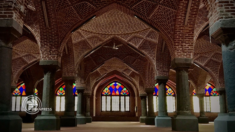 Iranpress: مسجد الـ63 عمودًا في تبريز.. قمة العمارة الإيرانية