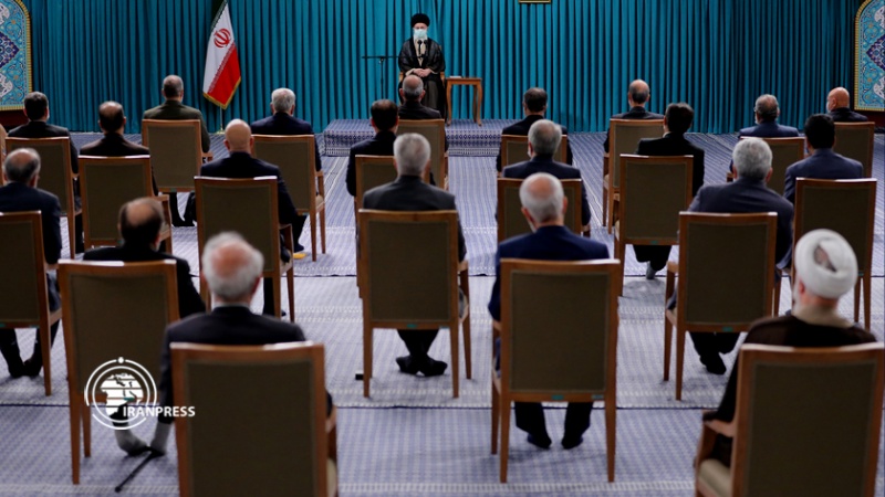 Iranpress: سماحة القائد: الحكومة أحيت الأمل في قلوب الشعب الإيراني