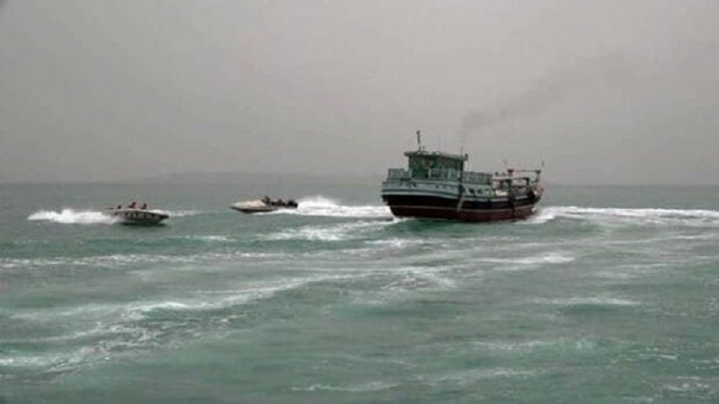 Iranpress: ضبط سفينة تهرب الوقود الإيراني بالخليج الفارسي 