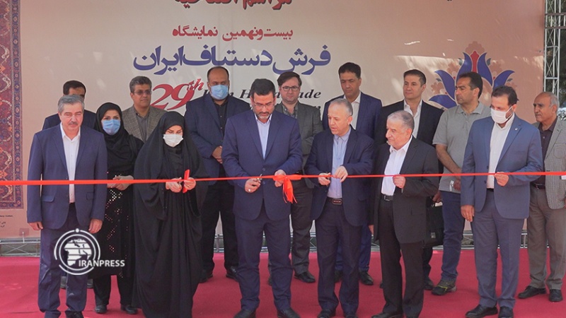 Iranpress: انطلاق معرض السجاد اليدوي الإيراني
