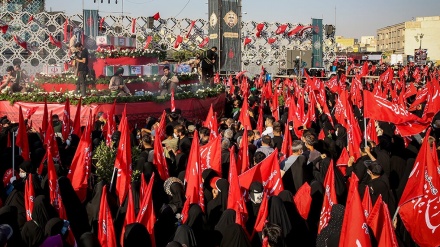 حضور گسترده مردم تهران در مراسم وداع با شهدای مدافع حرم