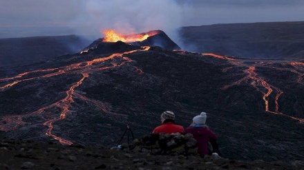 هجوم گردشگران برای دیدن فوران آتشفشانی در ایسلند