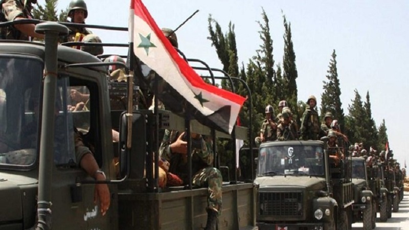 Iranpress: الجيش السوري يطرد رتلاً عسكرياً أمريكياً من منطقة بریف الحسكة