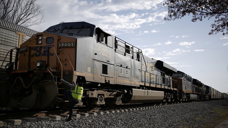 Iranpress: عمال السكك الحديدية في الولايات المتحدة يستعدون للإضراب 