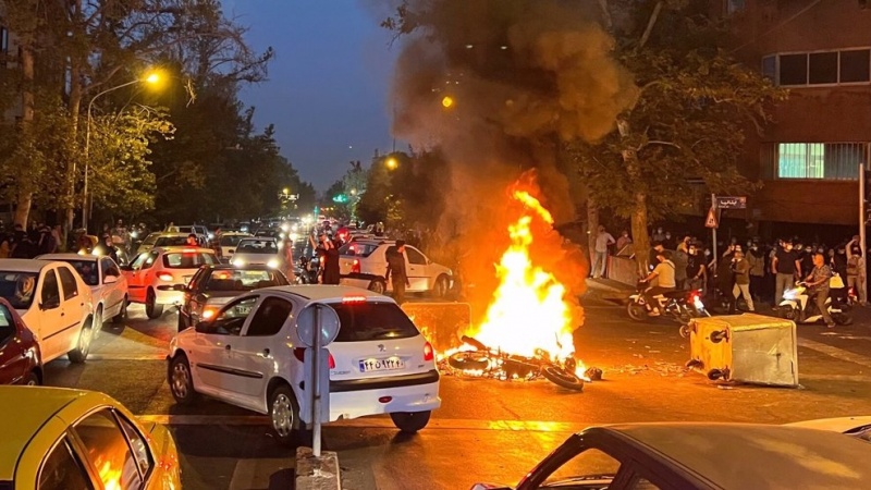 حمله آشوبگران به اموال عمومی و خصوصی مردم در مناطق مختلف ایران