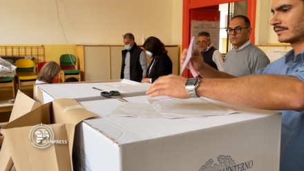 الانتخابات البرلمانية الإيطالية؛ تحالف الیمین على بعد خطوة واحدة من السلطة