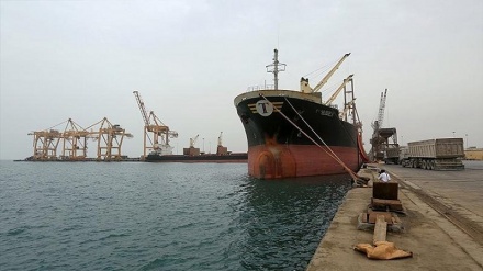تحالف العدوان السعودي يحتجز 4 سفن وقود ويمنعها من دخول ميناء الحديدة