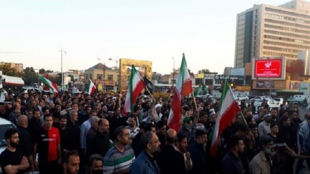مظاهرة لمواكب دينية في مشهد للاحتجاج على الإساءة إلى المعتقدات