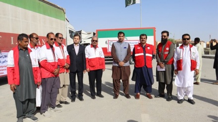 مساعدات إنسانية إيرانية لضحايا الفيضانات في باكستان