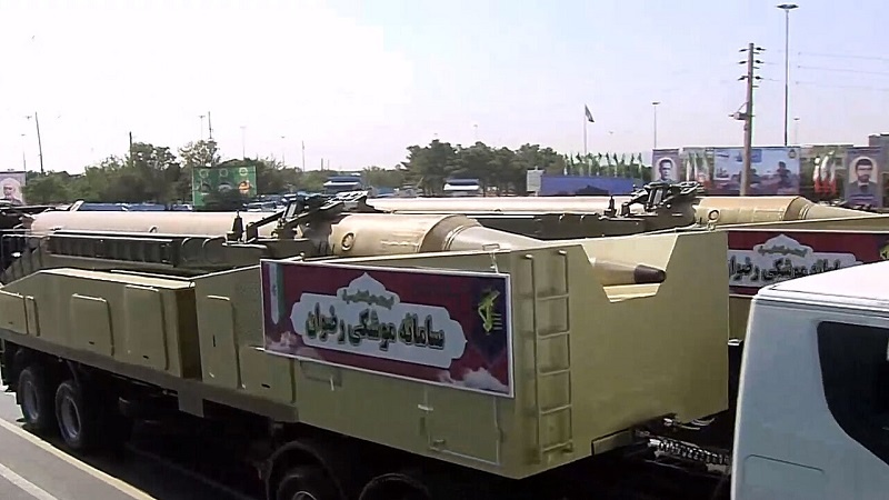 إيران تزيح الستار عن صاروخ رضوان الباليستي