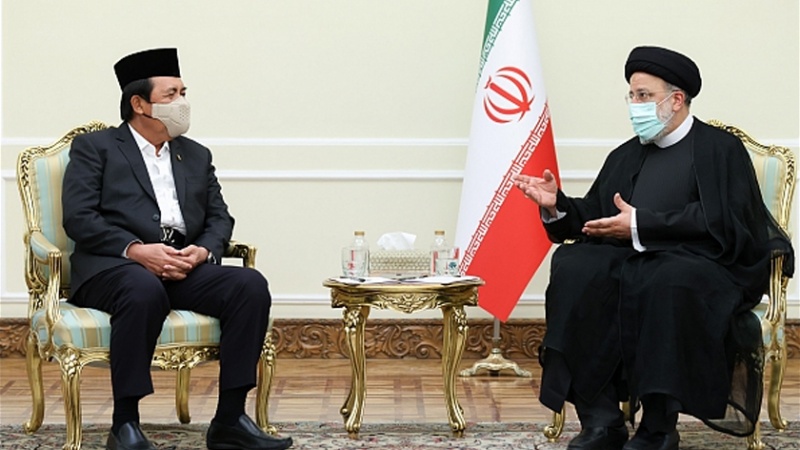 Iranpress: إيران ترغب في تطوير العلاقات مع إندونيسيا في كافة المجالات جادة