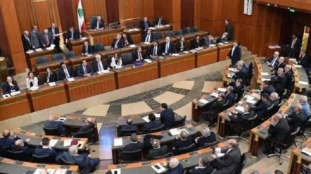 تجمع المتقاعدين العسكريين أمام مجلس النواب اللبناني