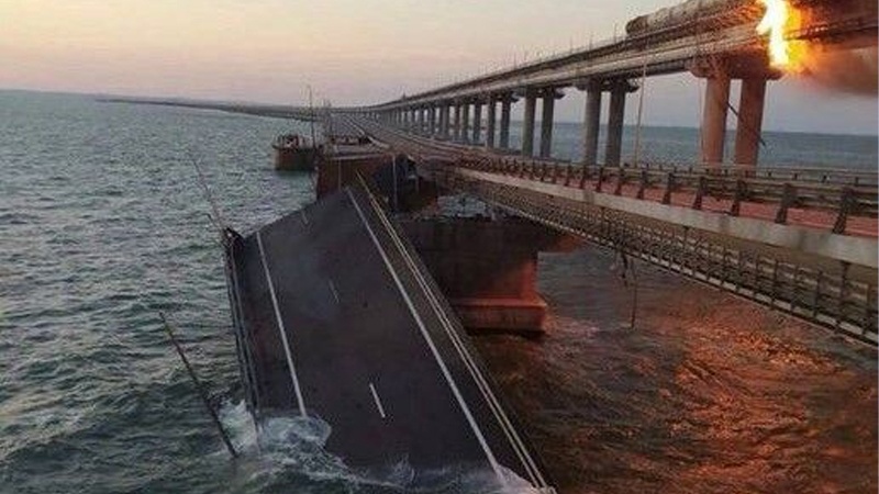 Iranpress: 3 قتلى في انفجار جسر القرم