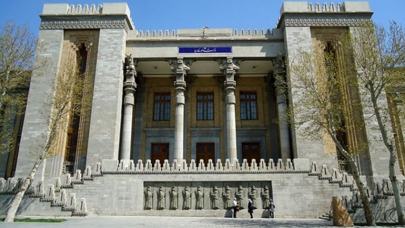 Iranpress: الخارجية الإيرانية تستدعي السفير البريطاني 