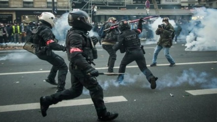 فیلمی از درگیری شدید پلیس فرانسه با معترضان به وضعیت اقتصادی