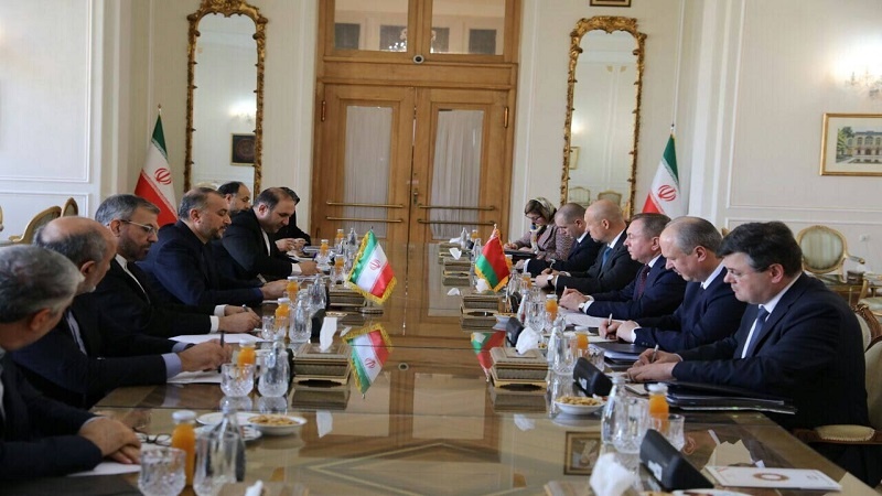 Iranpress: وزير الخارجية البيلاروسي يلتقي نظيره الإيراني