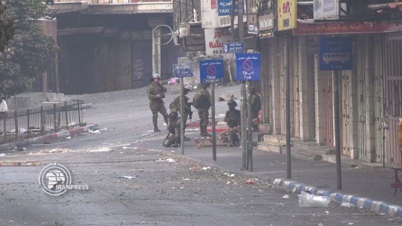 Iranpress: اشتباك بين شبان فلسطينيين وجنود صهاينة في الخليل