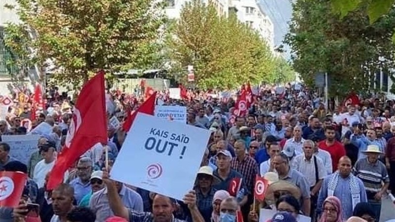 Iranpress: المعارضة التونسية تتظاهر احتجاجا على الغلاء