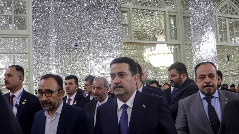 Iranpress: رئيس وزراء العراق يزور مشهد 