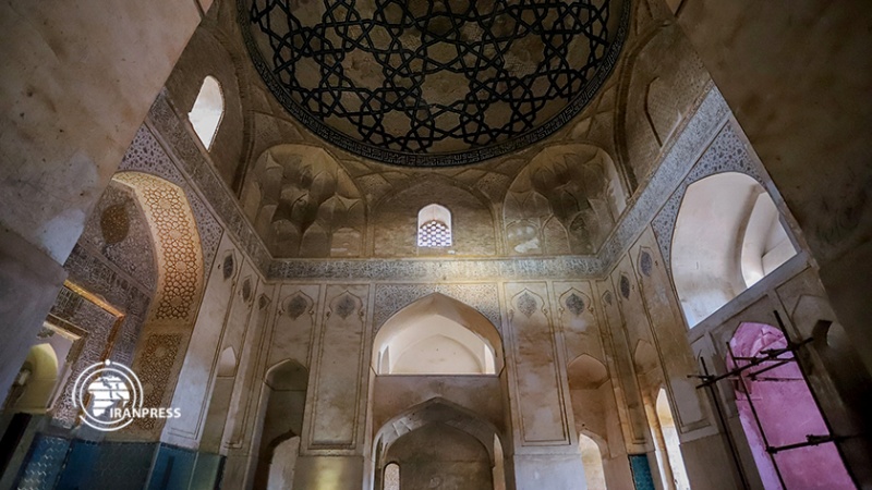 Iranpress: مسجد ‘جامع’ التاريخي في مدينة ساوه جمال الفن والبناية الإيرانية