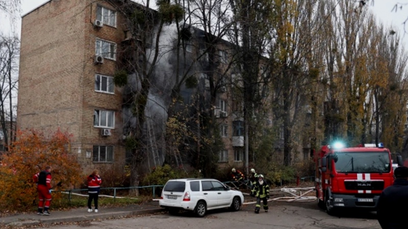 Iranpress: قصف على كييف مع دوي صفارات الإنذار في جميع أنحاء أوكرانيا