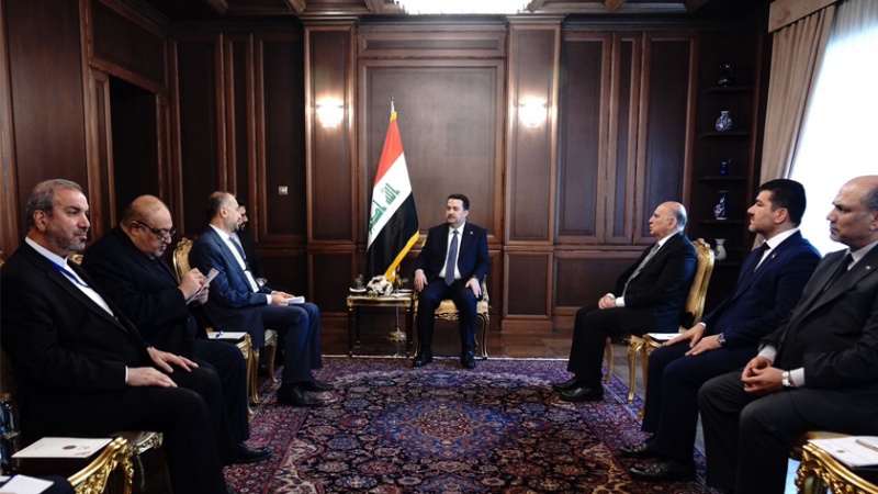 Iranpress: رئيس الوزراء العراقي يلتقي وزير الخارجية الإيراني 