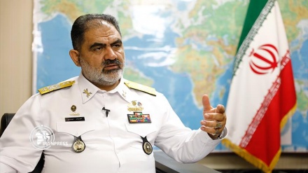 دریادار ایرانی: از منافع ملی ایران در اقصی نقاط جهان دفاع می شود