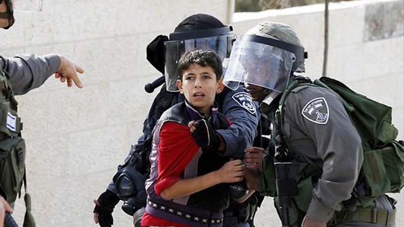 Iranpress: وزارة الأسرى والمحررين: الاحتلال يرتكب جريمة منظمة باعتقال أطفال