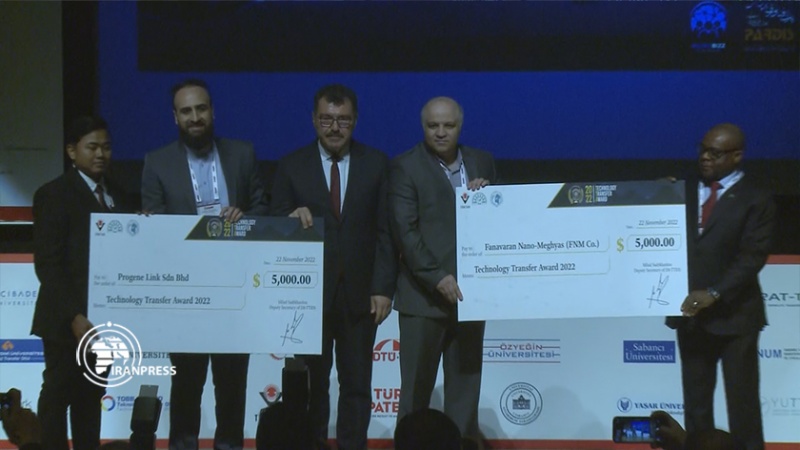 Iranpress: مجموعة ‘دي 8’ تمنح إيران جائزة أفضل مشروع لتبادل التكنولوجيا بين الشركات 