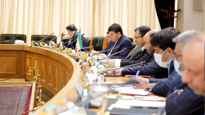 Iranpress: تطوير التعاون المصرفي بين إيران وسلطنة عمان