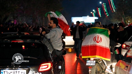 جام‌جهانی فوتبال؛ شادی مشهدی‌ها پس از پیروزی تیم ایران مقابل ولز
