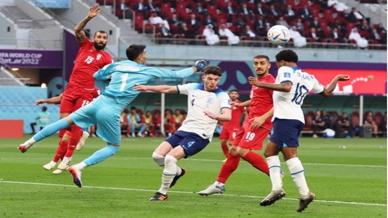 Iranpress: نهاية المباراة بين منتخبي إنجلترا وإيران بتفوق الأول بنتيجة 6-2 