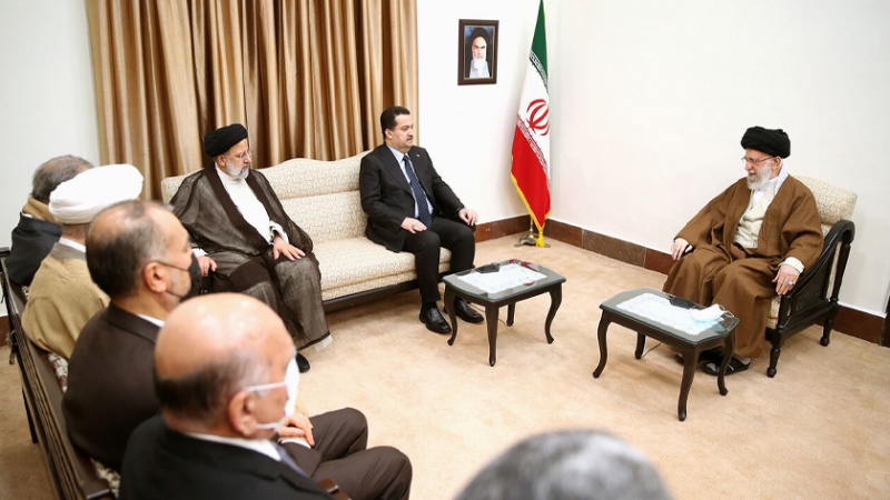 Iranpress: قائد الثورة يستقبل رئيس الوزراء العراقي