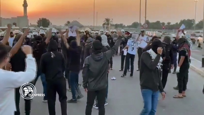 Iranpress:  مظاهرات مناهضة للإحتلال فی البحرين دعما لفلسطين