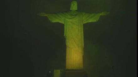 مجسمه مسیح به احترام پله به رنگ پرچم برزیل در آمد