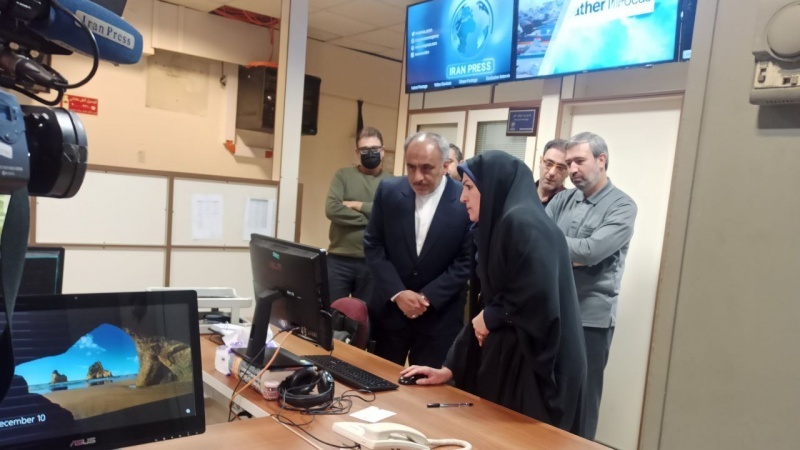 Iranpress: السفير الإيراني لدى دوشنبه يتفقد وكالة إيران برس للأنباء