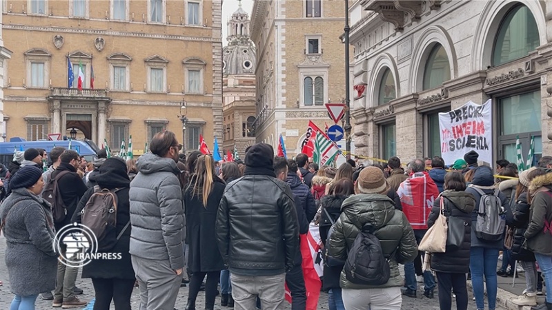 Iranpress: إيطاليا تفصل 1300 موظف من العمل عشية عيد الميلاد