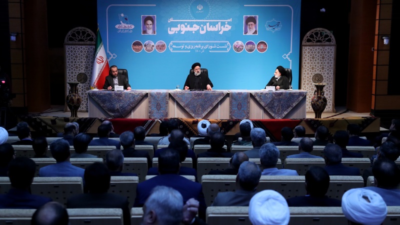 ایران پرس: رئیسی: همه خدمتگزاران دولت باید کاری جهادی برای رفع مشکلات مردم انجام دهند