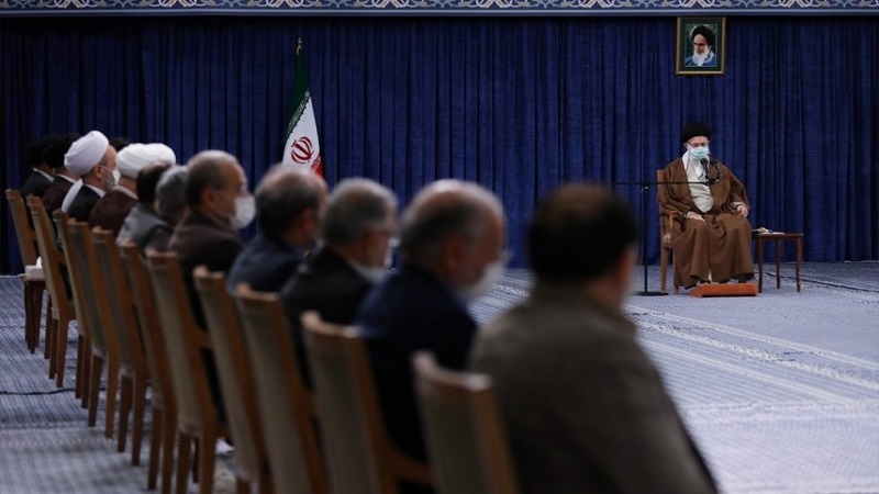 Iranpress: قائد الثورة الإسلامية يؤكد ضرورة السعي لمعالجة حالات الضعف الثقافي