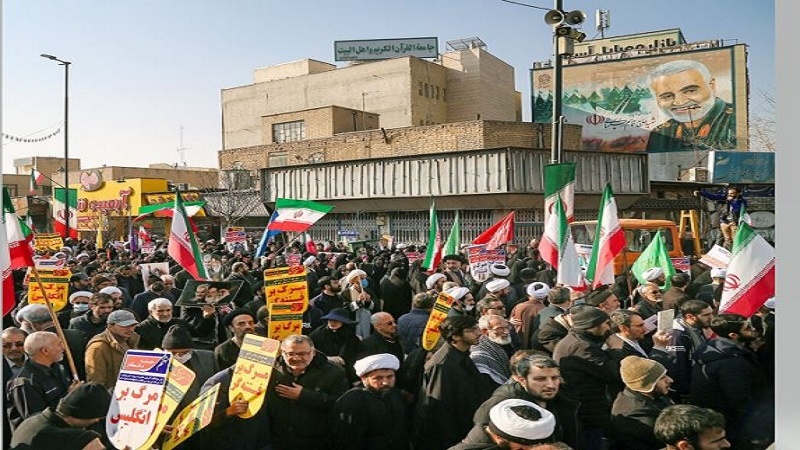 Iranpress: مسيرات إحياء ‘‘ملحمة 30 ديسمبر’’ في مختلف أنحاء إيران الإسلامية 