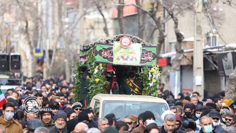 Iranpress: شاهد .. وداع لجثامين الشهداء في مدينة أراك وسط إيران