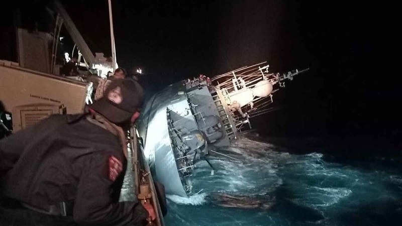 Iranpress: فقدان 31 بحارًا تايلانديًا بعد غرق سفينة حربية