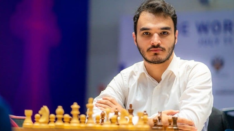 Iranpress: لاعب الشطرنج الإيراني طباطبايي ينسحب من مواجهة لاعب صهيوني