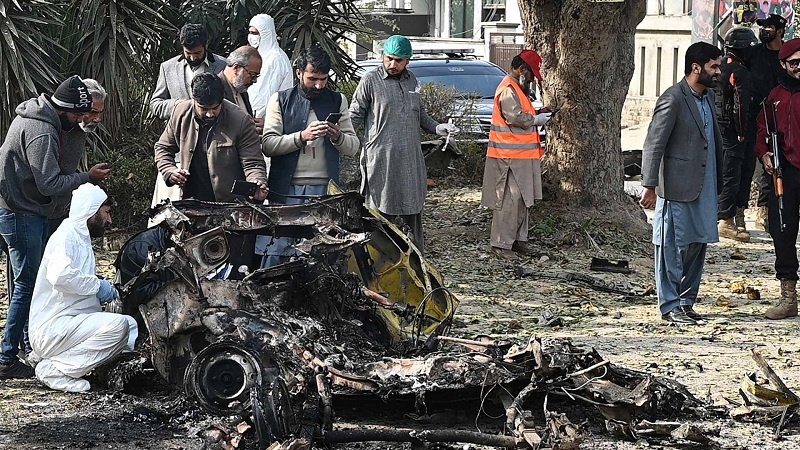 Iranpress: مقتل شرطي وإصابة 5 آخرين في هجوم انتحاري في باكستان