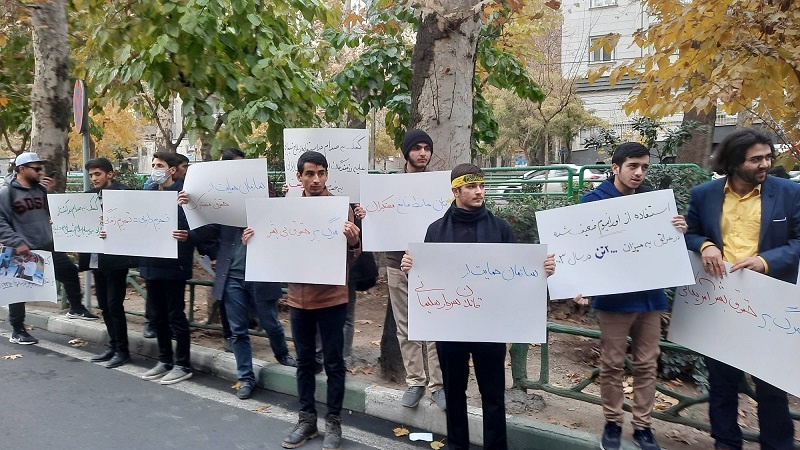 Iranpress: طلاب العاصمة يحتجون على قرار مجلس حقوق الإنسان المناهض لإيران